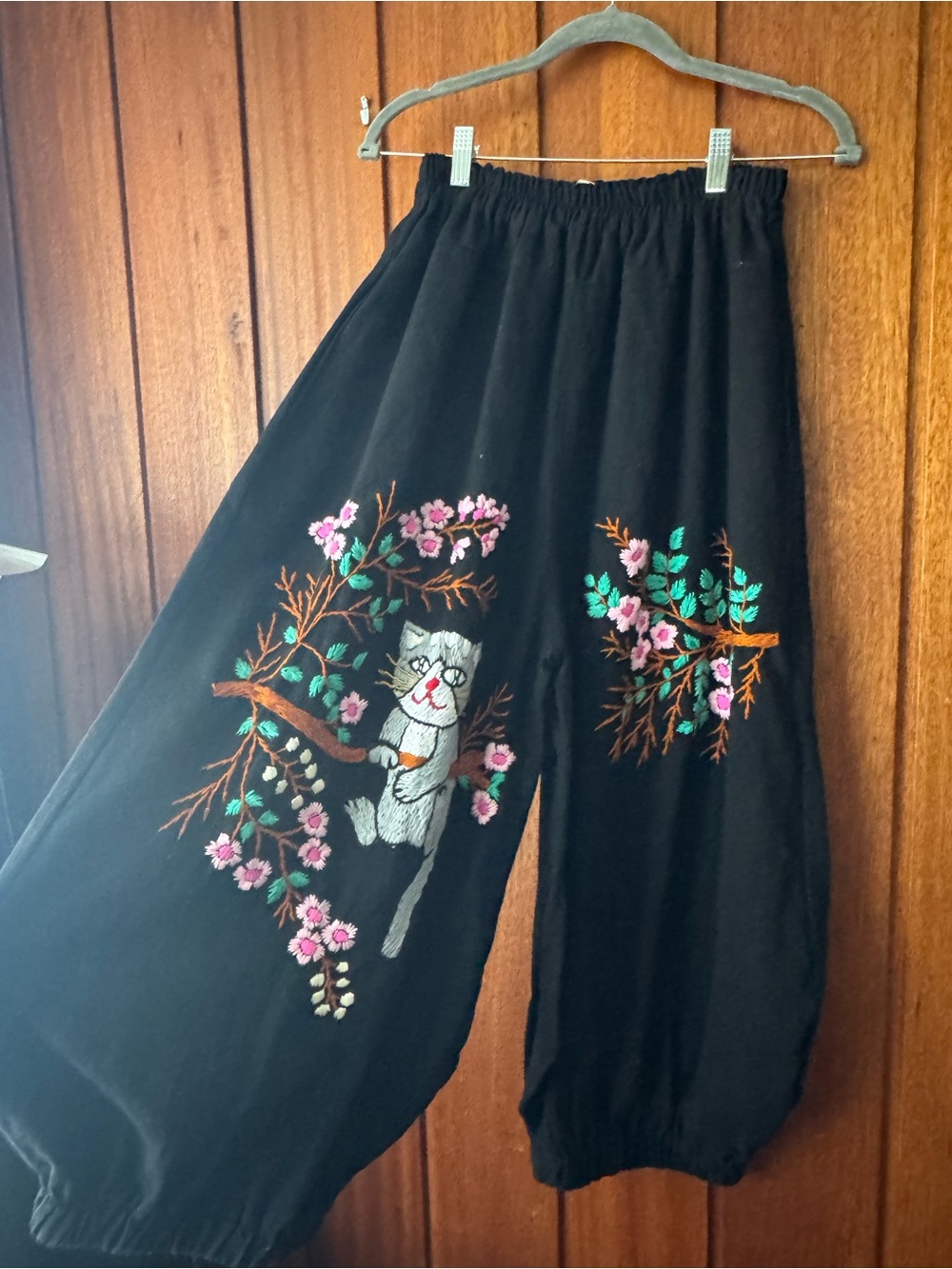 Handmade Cotton Embroidered Cat Barrel/Jogger Pants – Chiang Mai